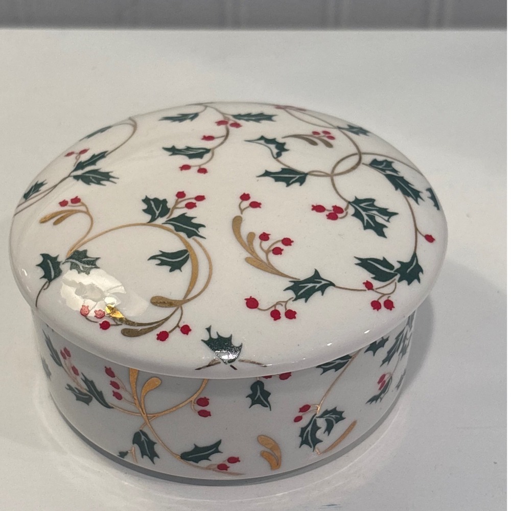 Hallmark Ceramic Trinket Box Christmas Holly Berry Gold Vine Round Lidded 4in
